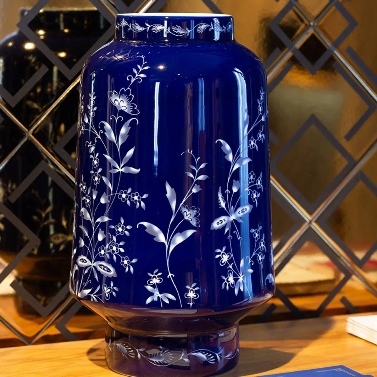 Midnight Vase – Elegant Handmade Crystal Vase