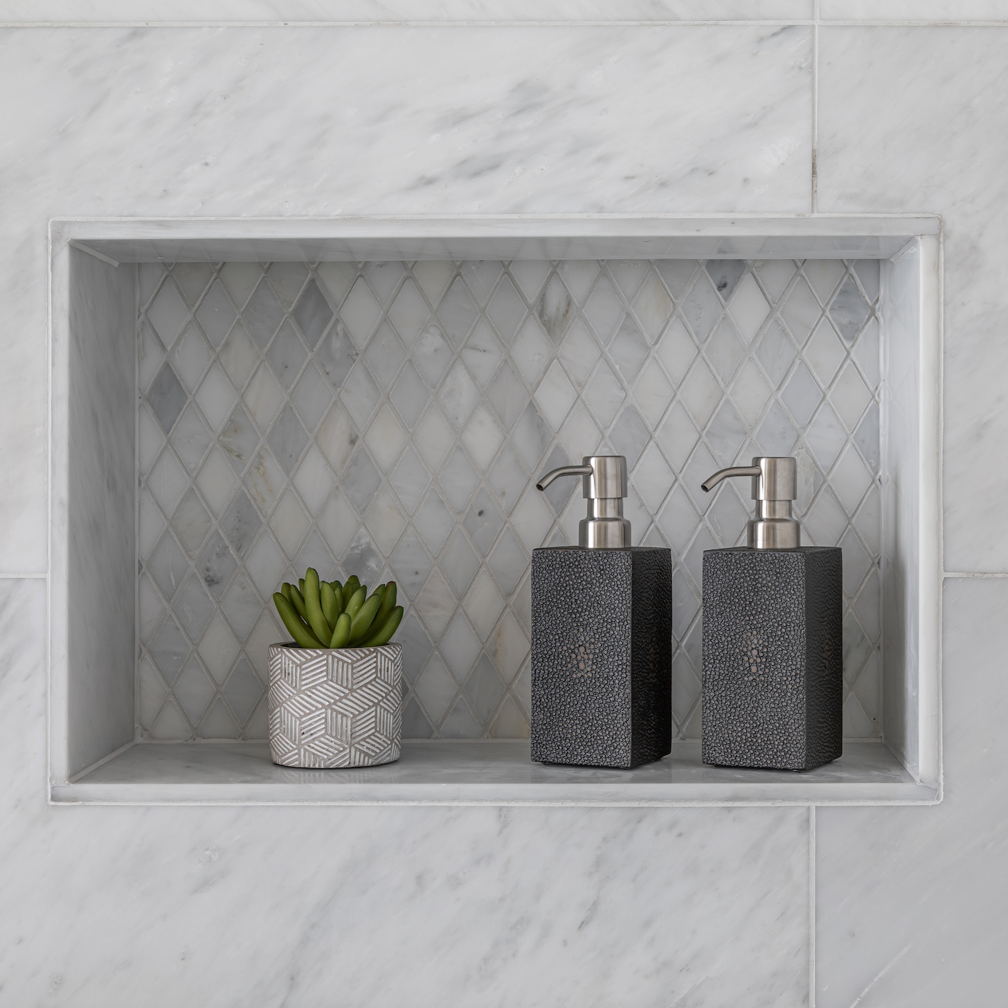 موزع صابون فاخر "تشيلسي" – جلد ساجرين شوكولاتة