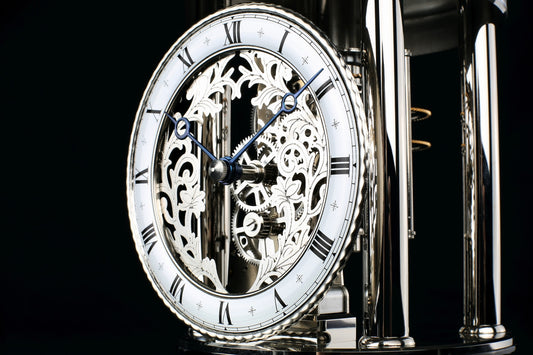 ساعة هيرملي أسترولابيوم باللون الأسود