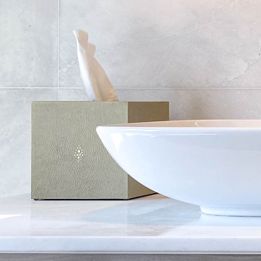 صندوق مناديل مربع فاخر "تشيلسي" – جلد ساجرين طبيعي