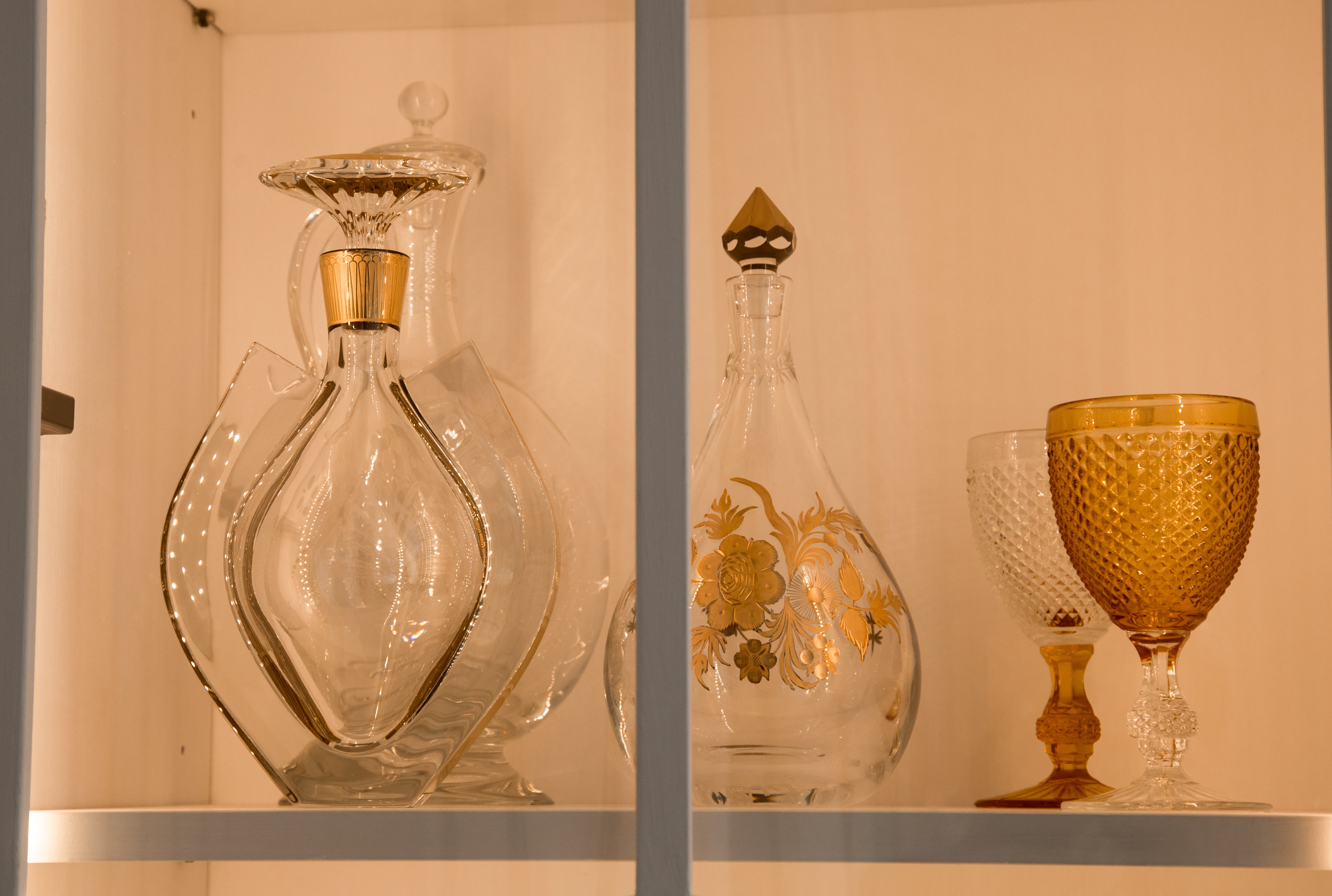 Case with bottle with Gold - LAZADO