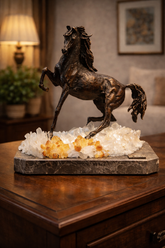 منحوتة الخيل بأحجار شبه كريمة (الخيل آزان) - الارتفاع: 30 سم