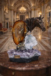منحوتة الخيل مع ساعة بأحجار شبه كريمة (رأس الخيل)- الارتفاع:48سم