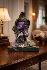 منحوتة على شكل صقر بأحجار شبه كريمة (الصقر)- الارتفاع: 37سم