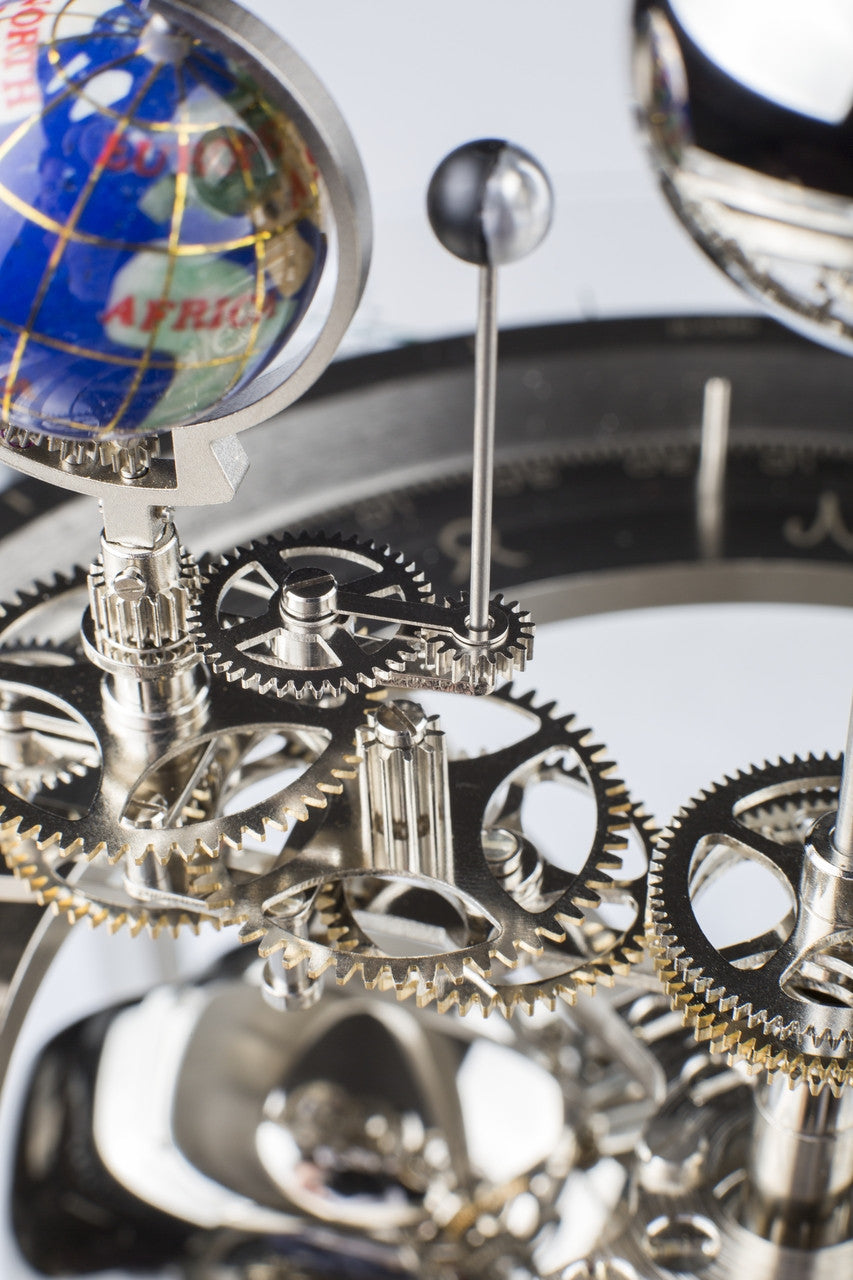 ساعة هيرمل الحديثة - لمسة نهائية من النيكل