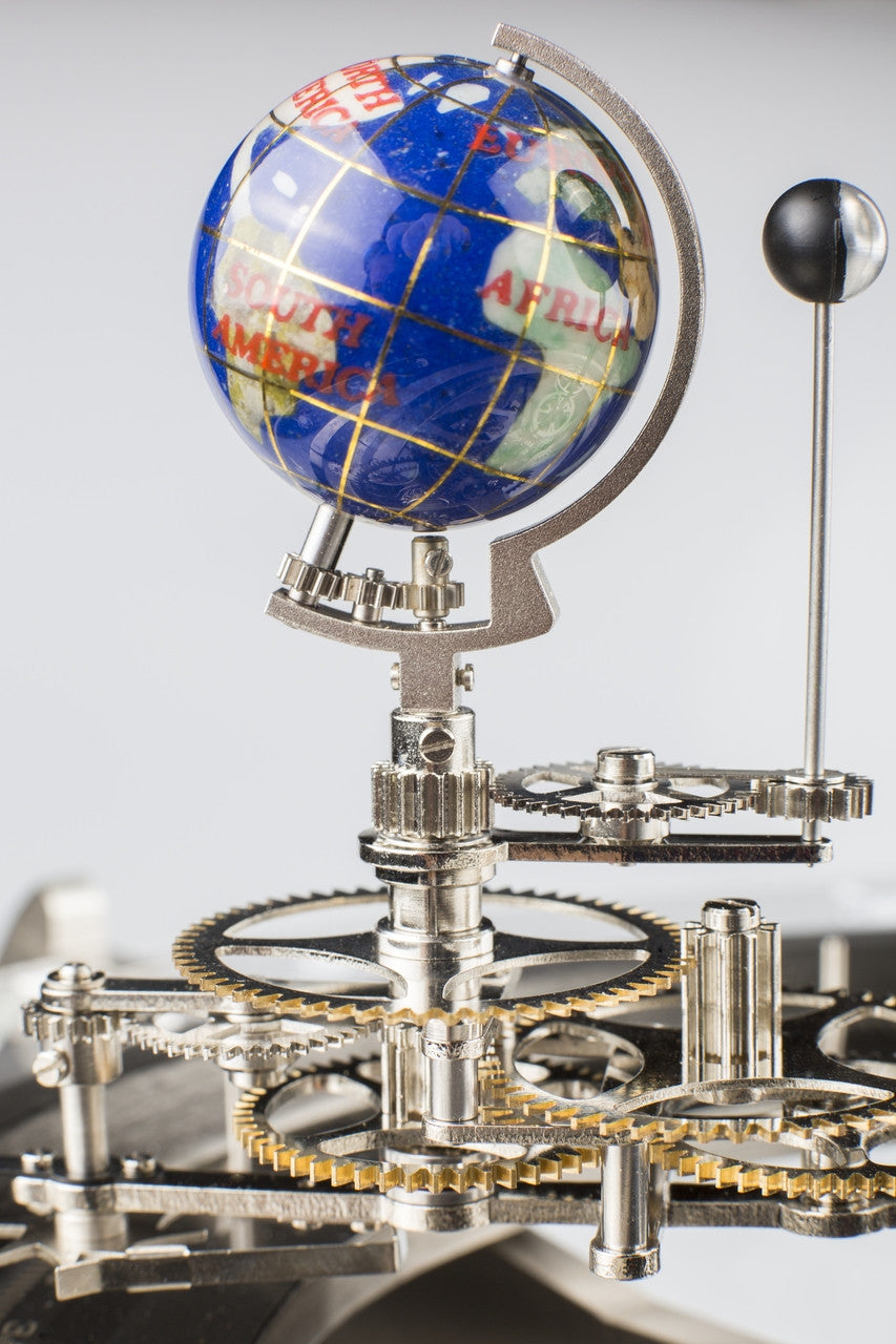 ساعة هيرمل الحديثة - لمسة نهائية من النيكل