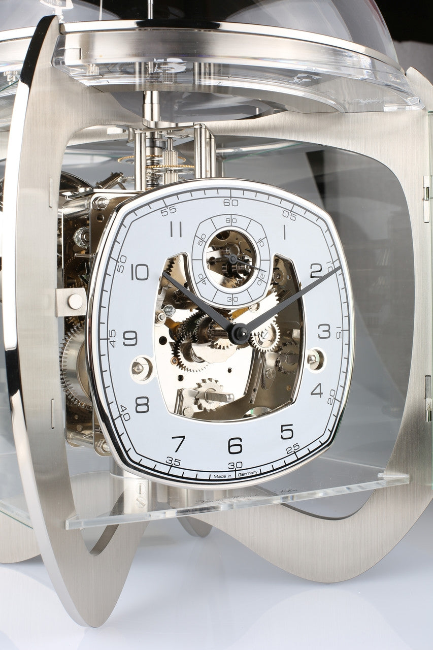 ساعة هيرمل الحديثة - لمسة نهائية من النيكل