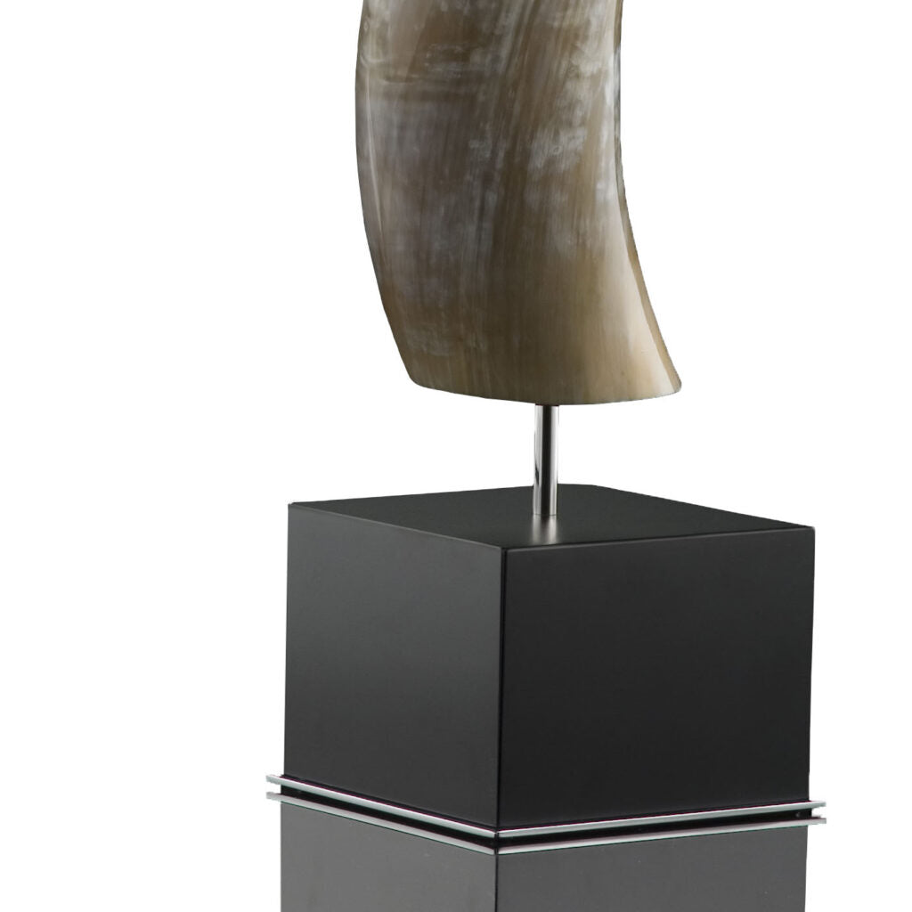 LEUCA HORN - Horn sculpture. Base in wood with lacquered black gloss finish and stainless steel. - LAZADO