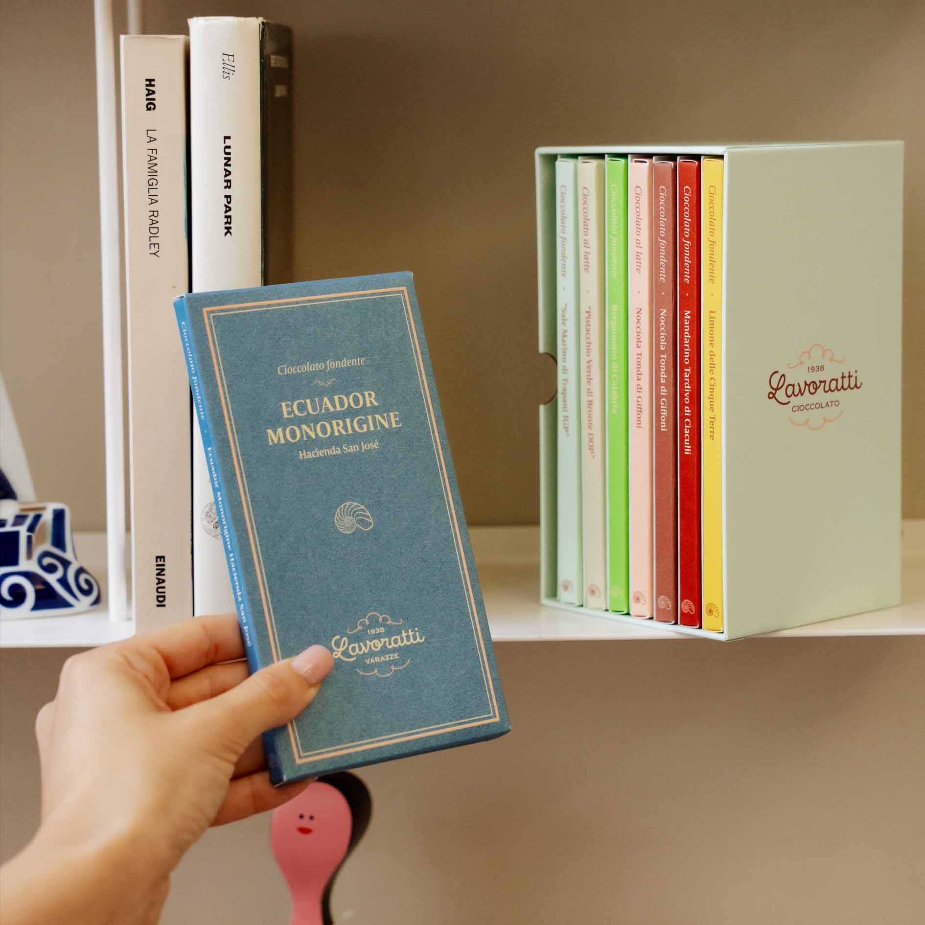 شوكولاتة على شكل مكتبة الكلاسيكية - 640 غرام