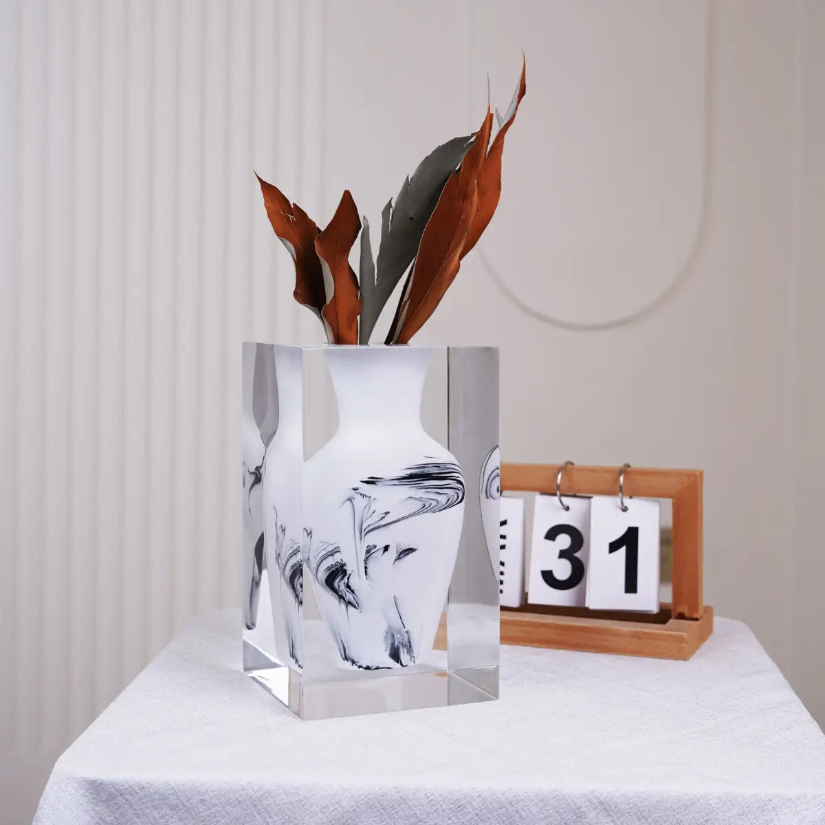 Wide-Chest Acrylic Vase – White Mottle