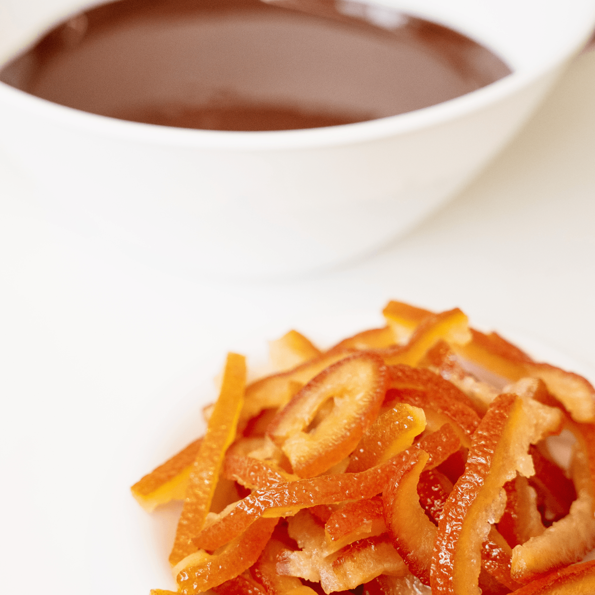 قشور البرتقال الصقلي المجففة والمغطاة بشوكولاتة داكنة - 60 غرام