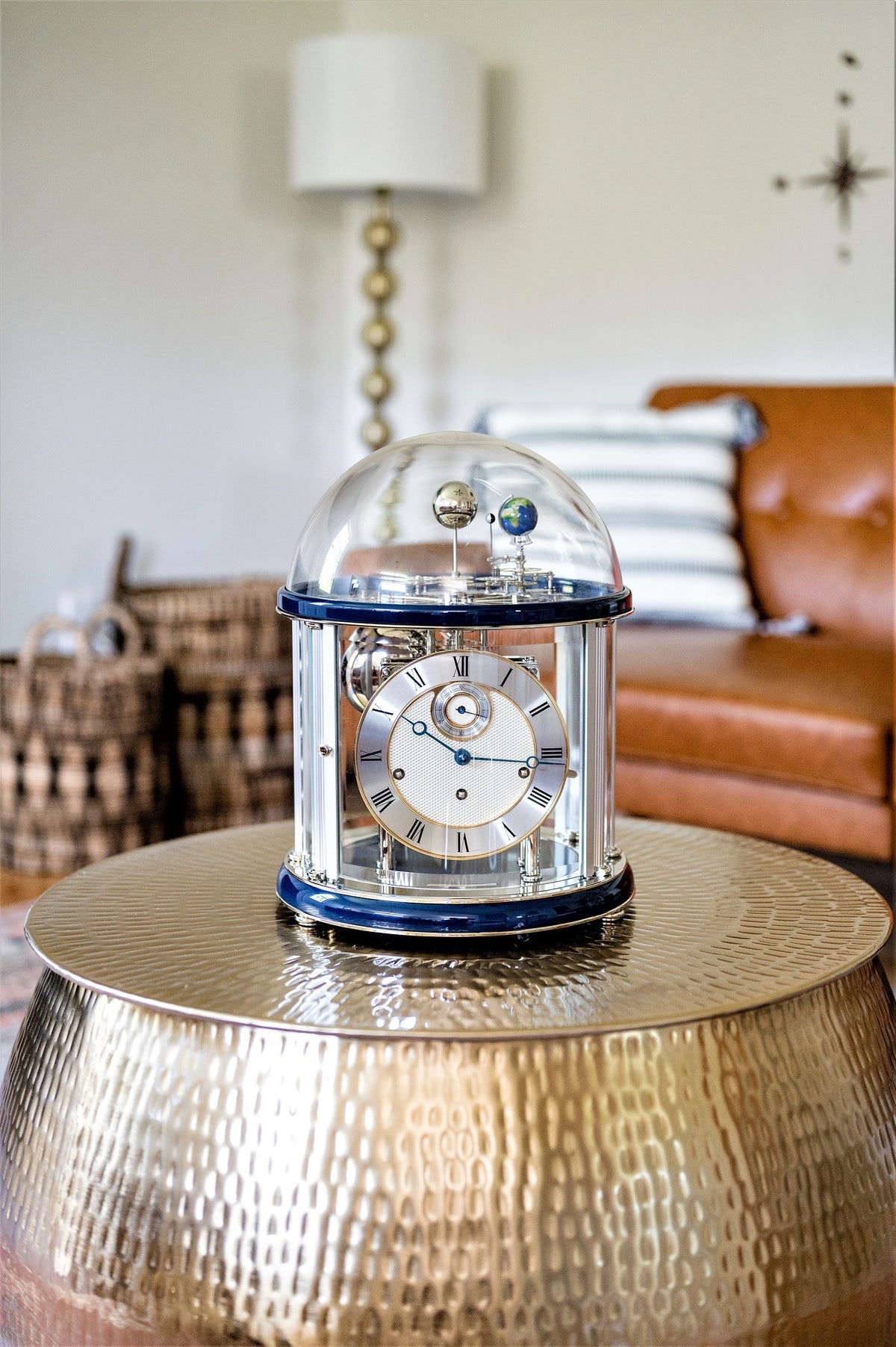 ساعة هيرمل تيلوريوم 11 الفلكية بقاعدة زرقاء