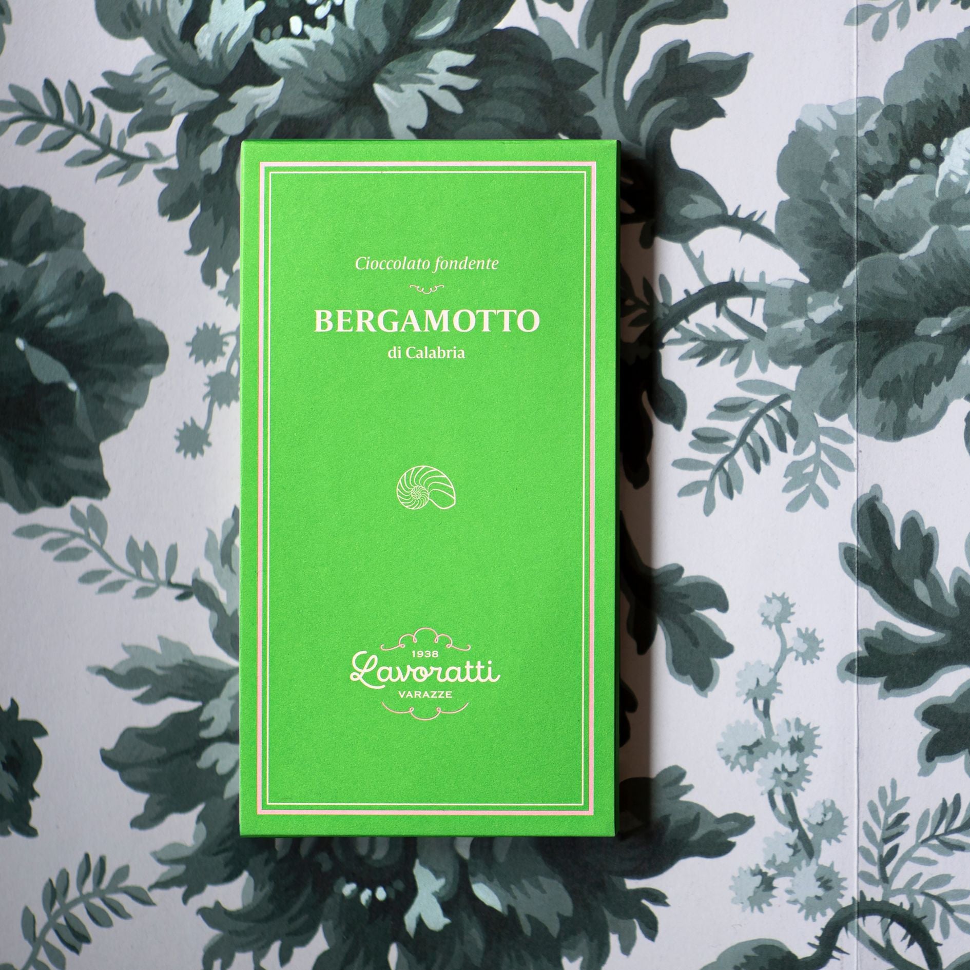 لوح شوكولاتة داكنة بحشوة البرغموت الكريمية