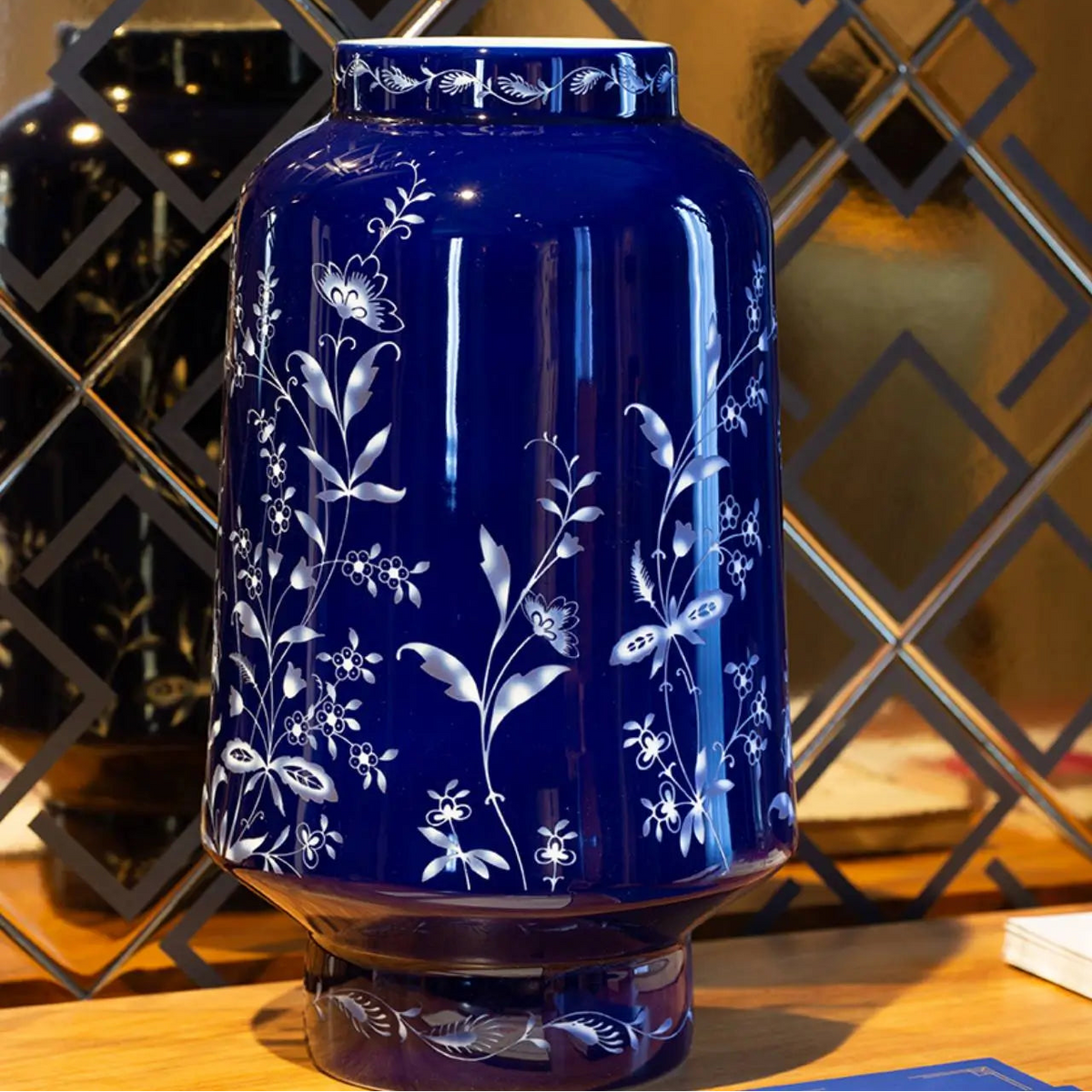 Midnight Vase – Elegant Handmade Crystal Vase