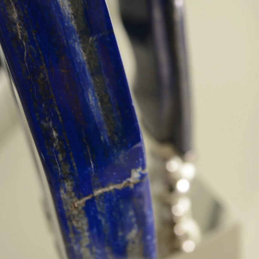 حجر لابيس لازولي طبيعي على قاعدة مطلية بالنيكل