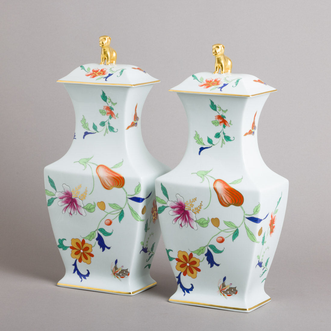 Small Oriental Pot by Vista Alegre - Detail View