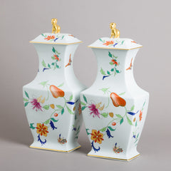 Small Oriental Pot by Vista Alegre - Detail View