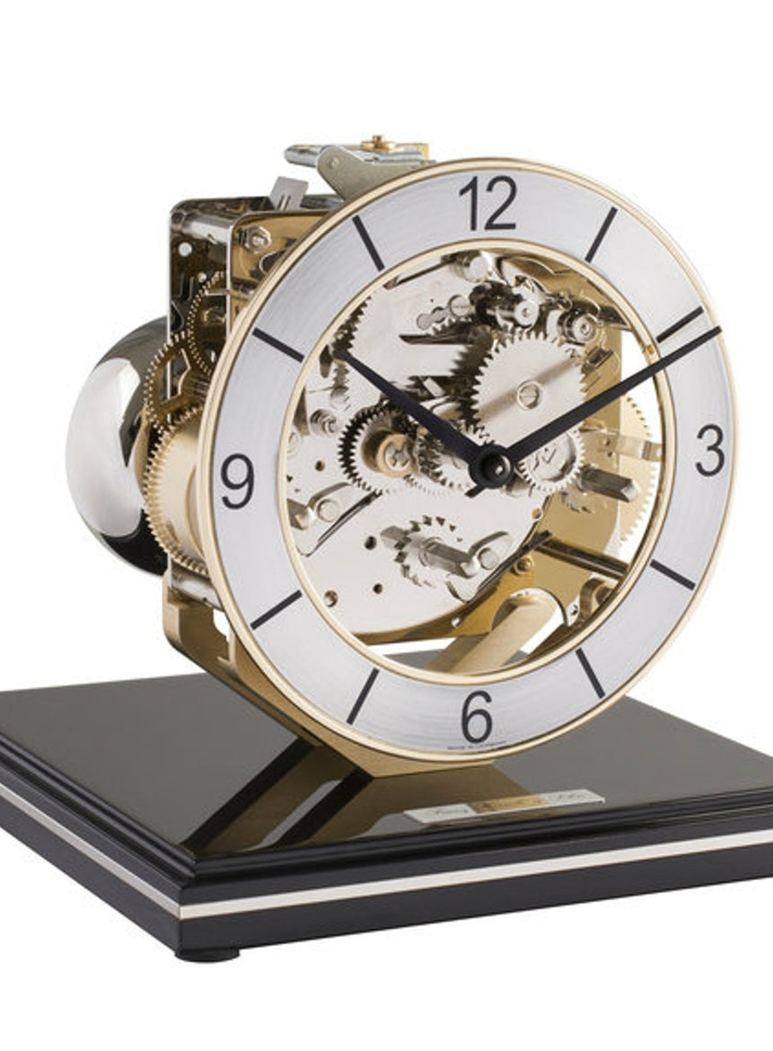 ساعة طاولة Hermle باللون الأسود