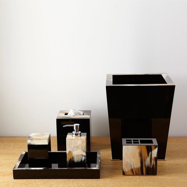 IRIS lacquered black gloss finish- bath accessories set