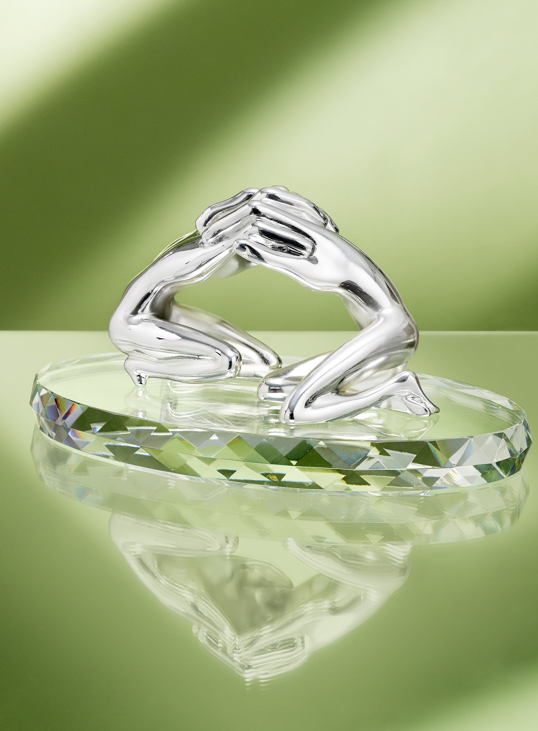 منحوتة تضامن اليد - فضي 14 سم  