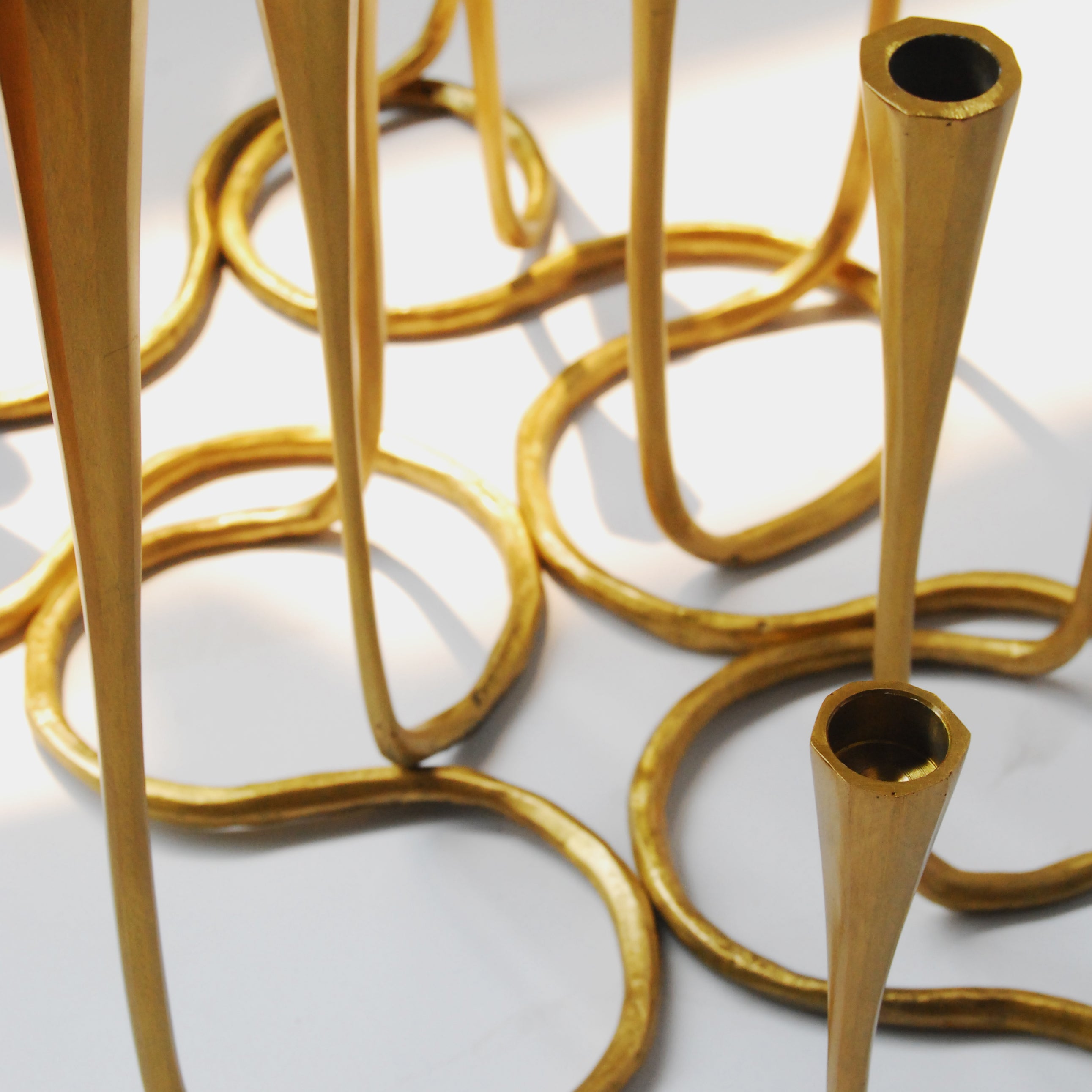 ستاند شموع فاخر "ديزي" – برونز ذهبي عتيق