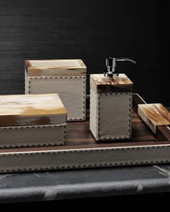 ISSACO - Tray: wood with lacquered black gloss finish. Handles: dark horn and chromed brass by Arcahorn - Close-up