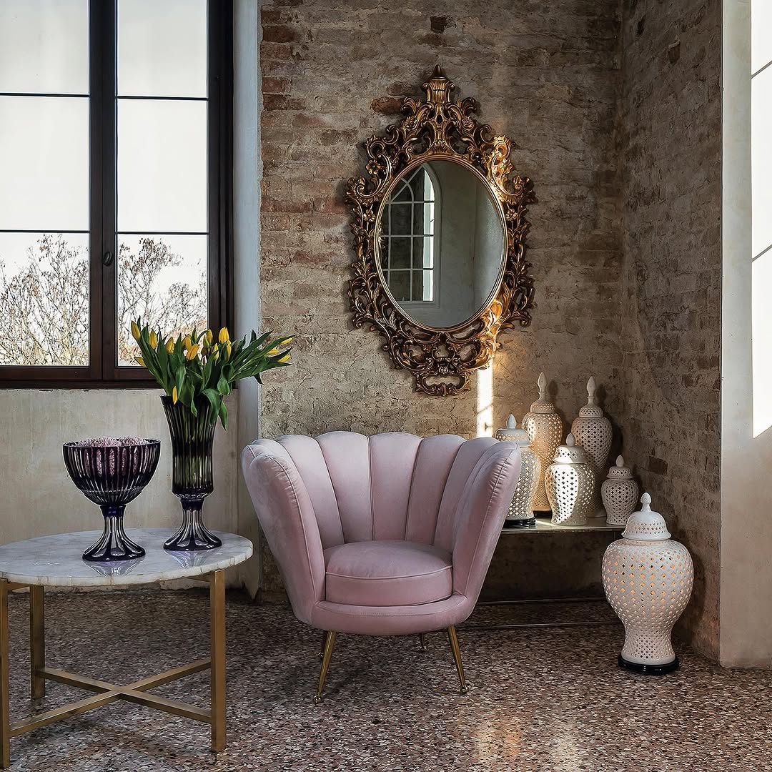 Vase – Luxury Crystal Plume Clear/violet by Abhika - Detail View