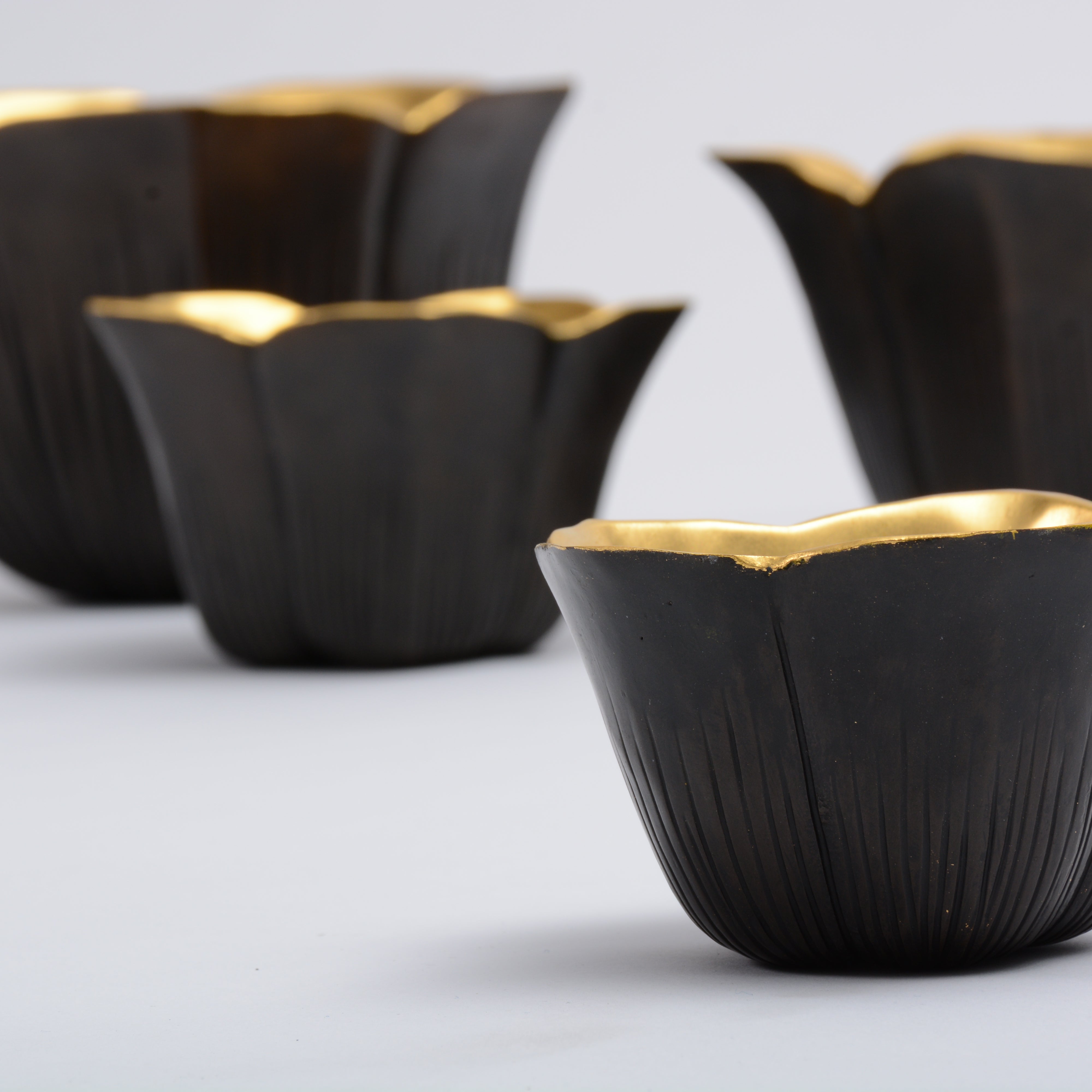 Hasu Luxury Table Bowl – Bronze & Gold Leaf