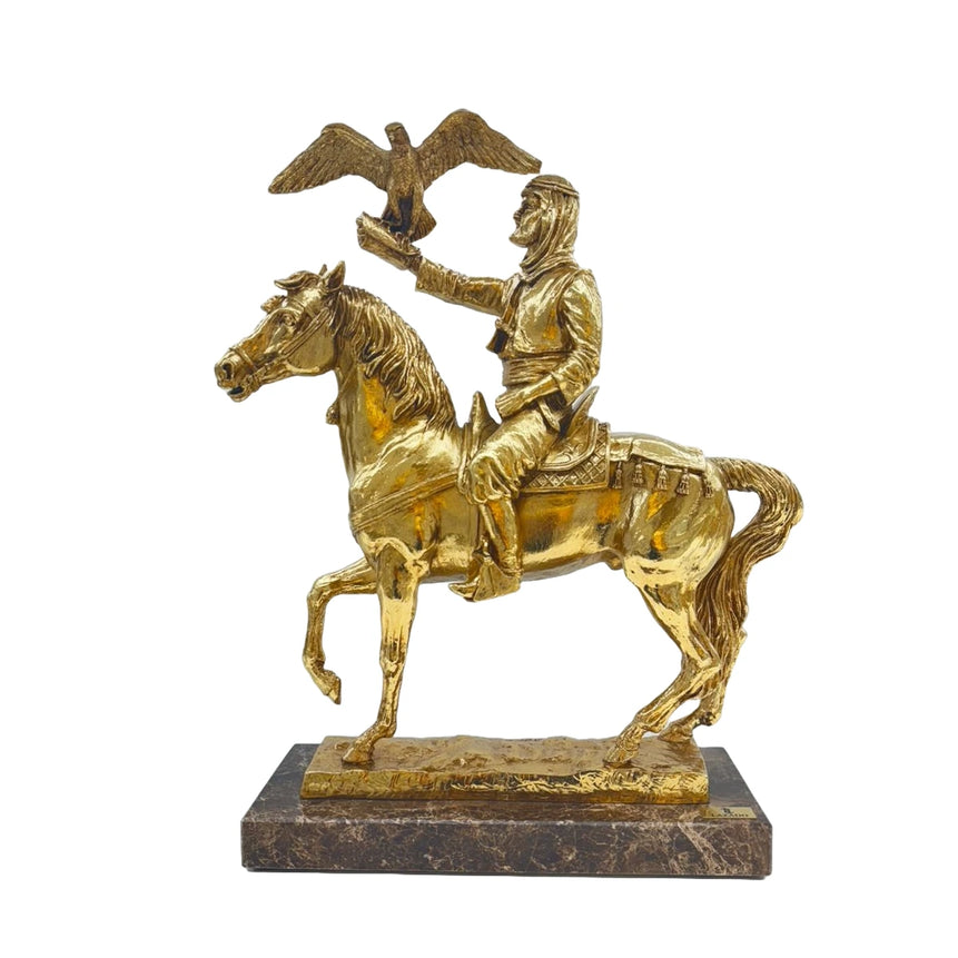 تمثال فارس عربي بالصقر الذهبي – قطعة فنية فاخرة