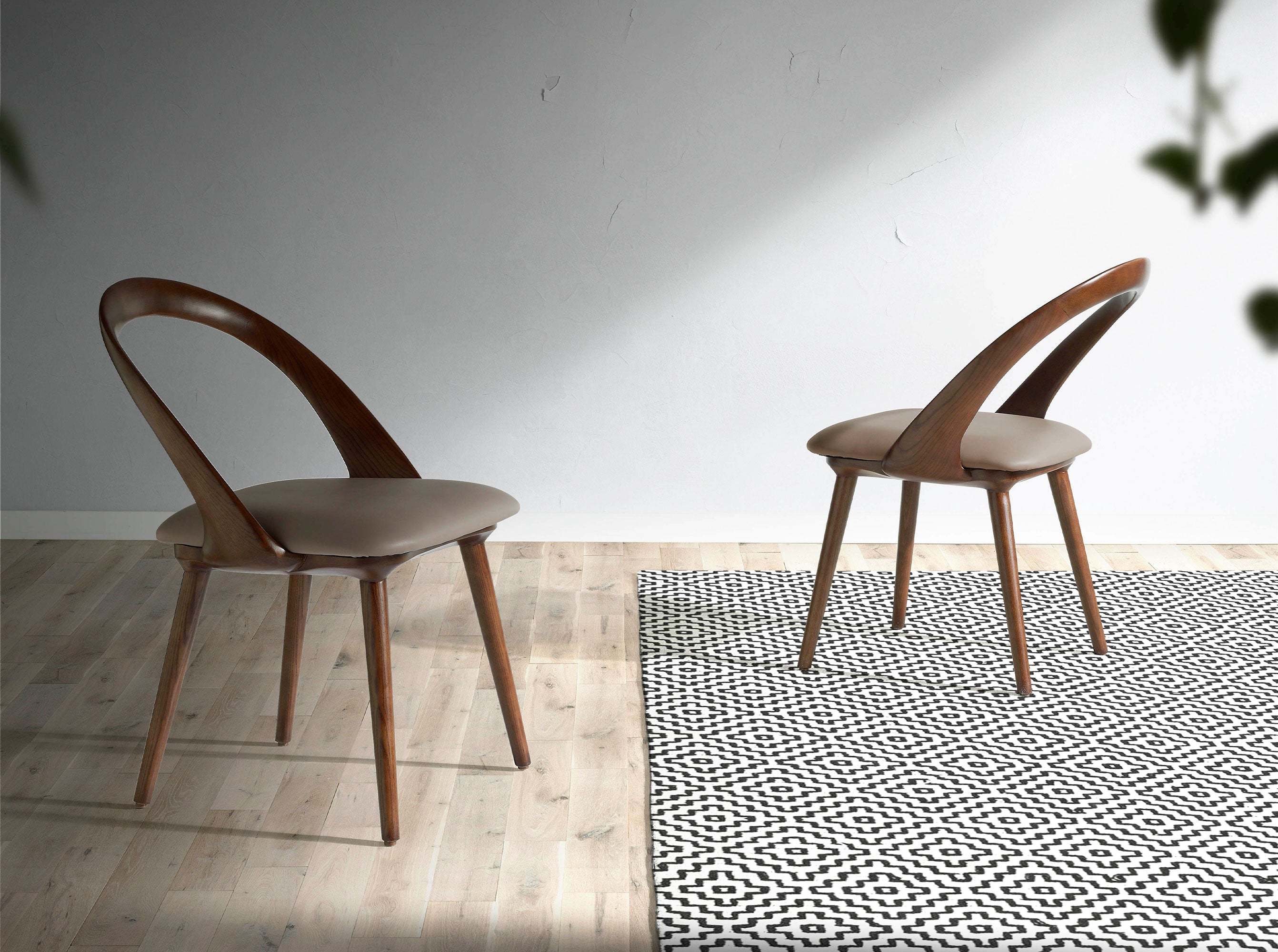 Upholstered chair in walnut veneered wood