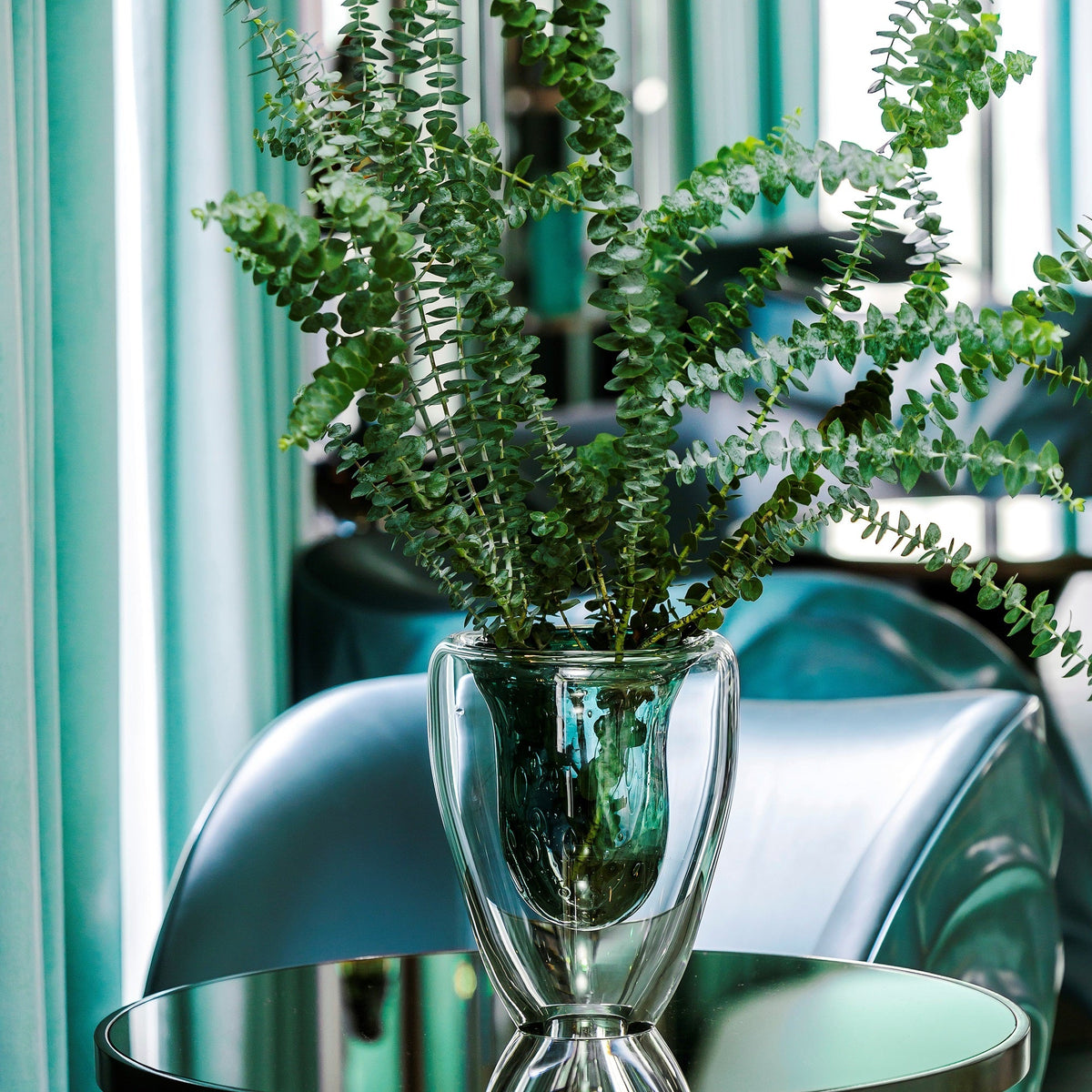 Case with Vase Dive Green by Vista Alegre - Main View