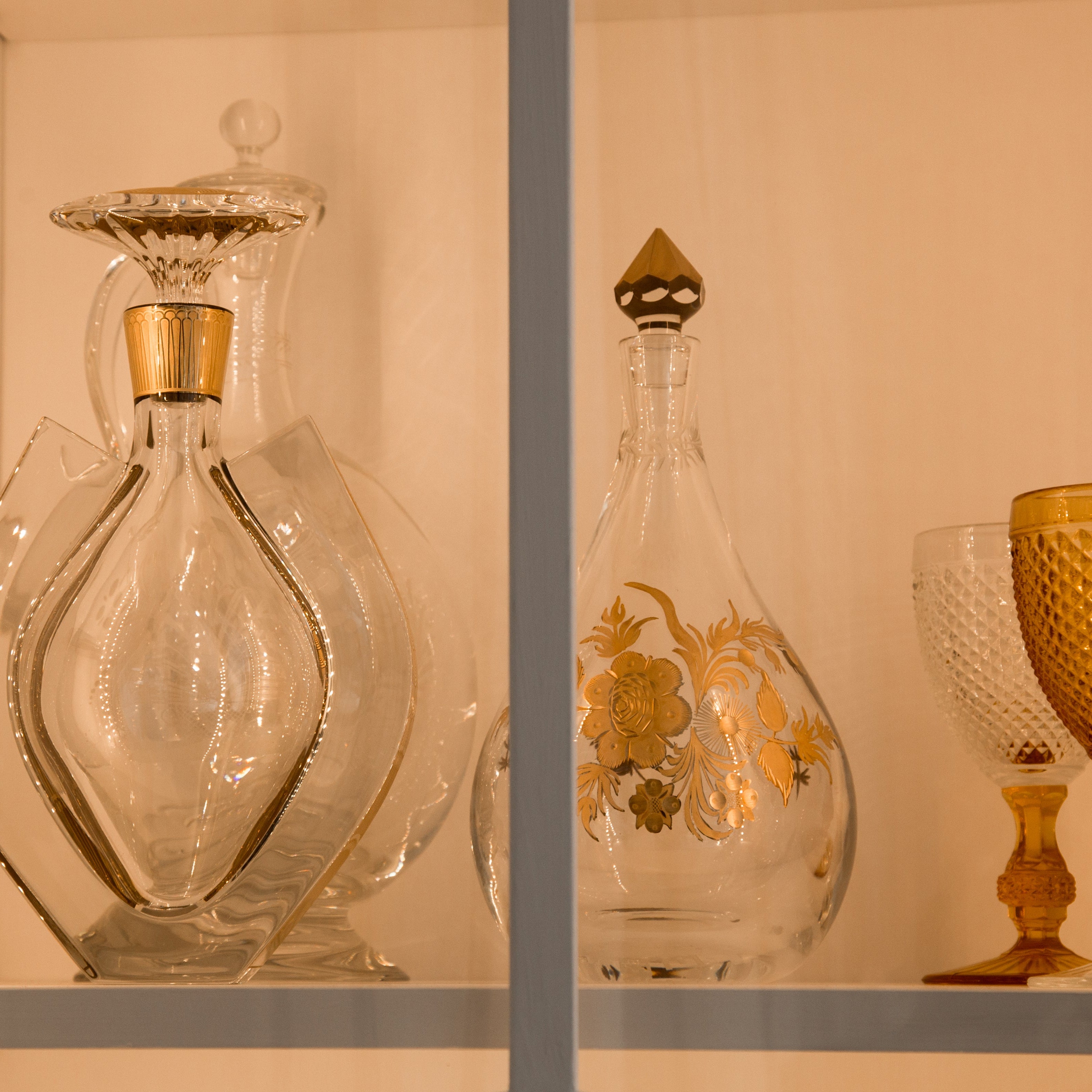 Case with bottle with Gold - LAZADO