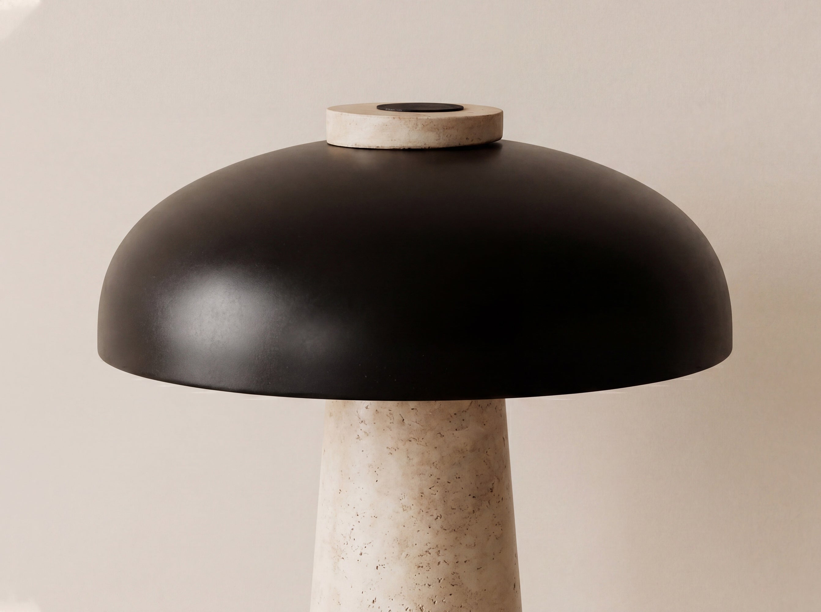 Table lamp in black steel and porcelain marble