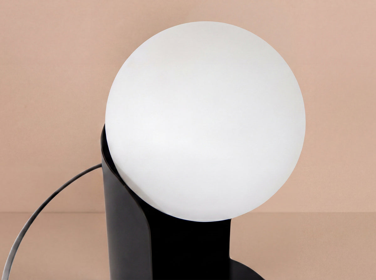Table lamp in white glass and black steel