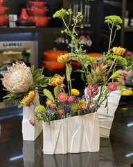  فازة طويله ونحيفة