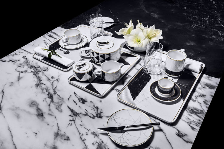 Carrara dinner plate close-up — hand-painted gold edge on premium Portuguese porcelain