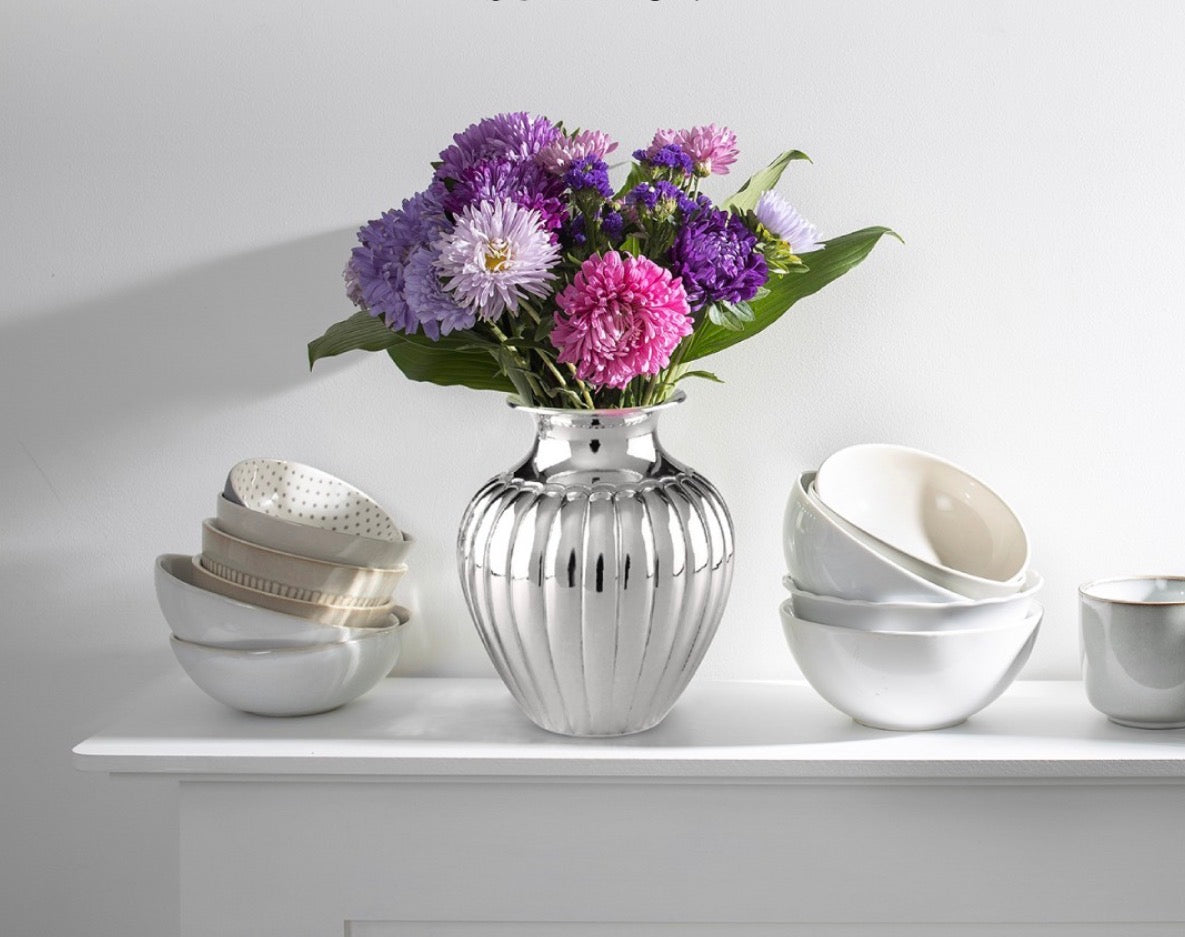 أرجينتي دارتي - مزهرية إسبانية منحوتة، نقش بييمونتي، ارتفاع 26 سم