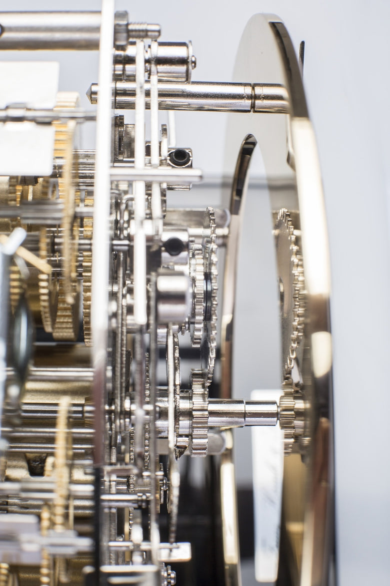 ساعة طاولة Hermle باللون الأسود