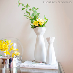 Blooming - Large Vase by Vista Alegre - Close-up