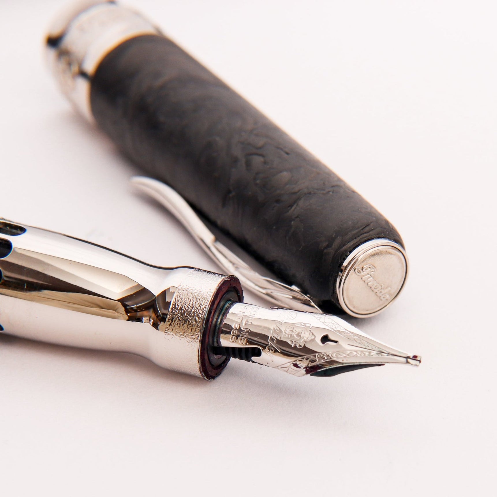 La Grande Bellezza Forged Carbon Fountain Pen - LAZADO