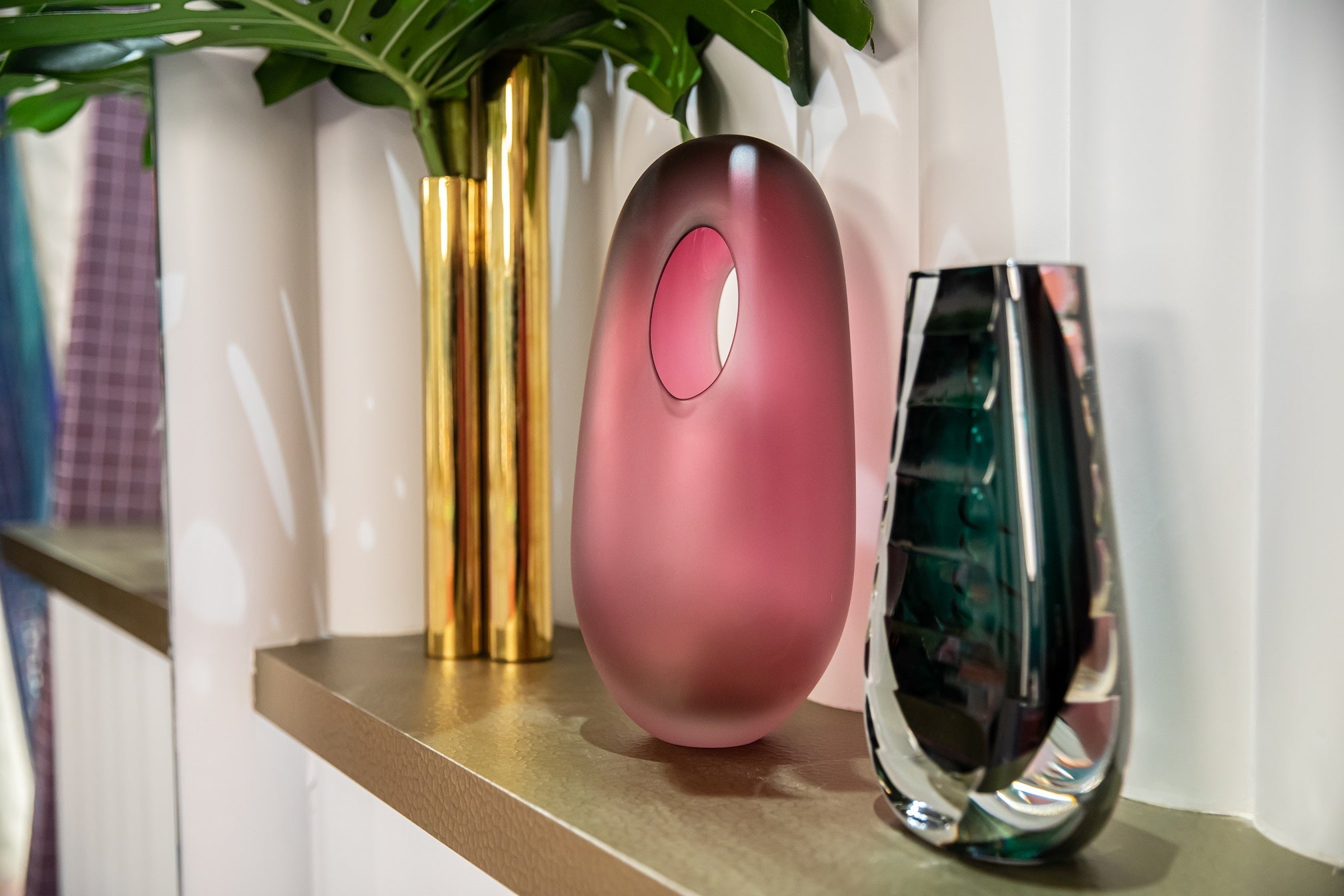 Large Vase Portal Pink Matte by Vista Alegre - Detail View