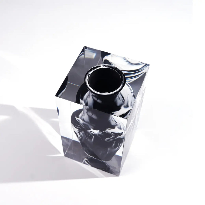 Wide-Chest Acrylic Vase – Black Mottle