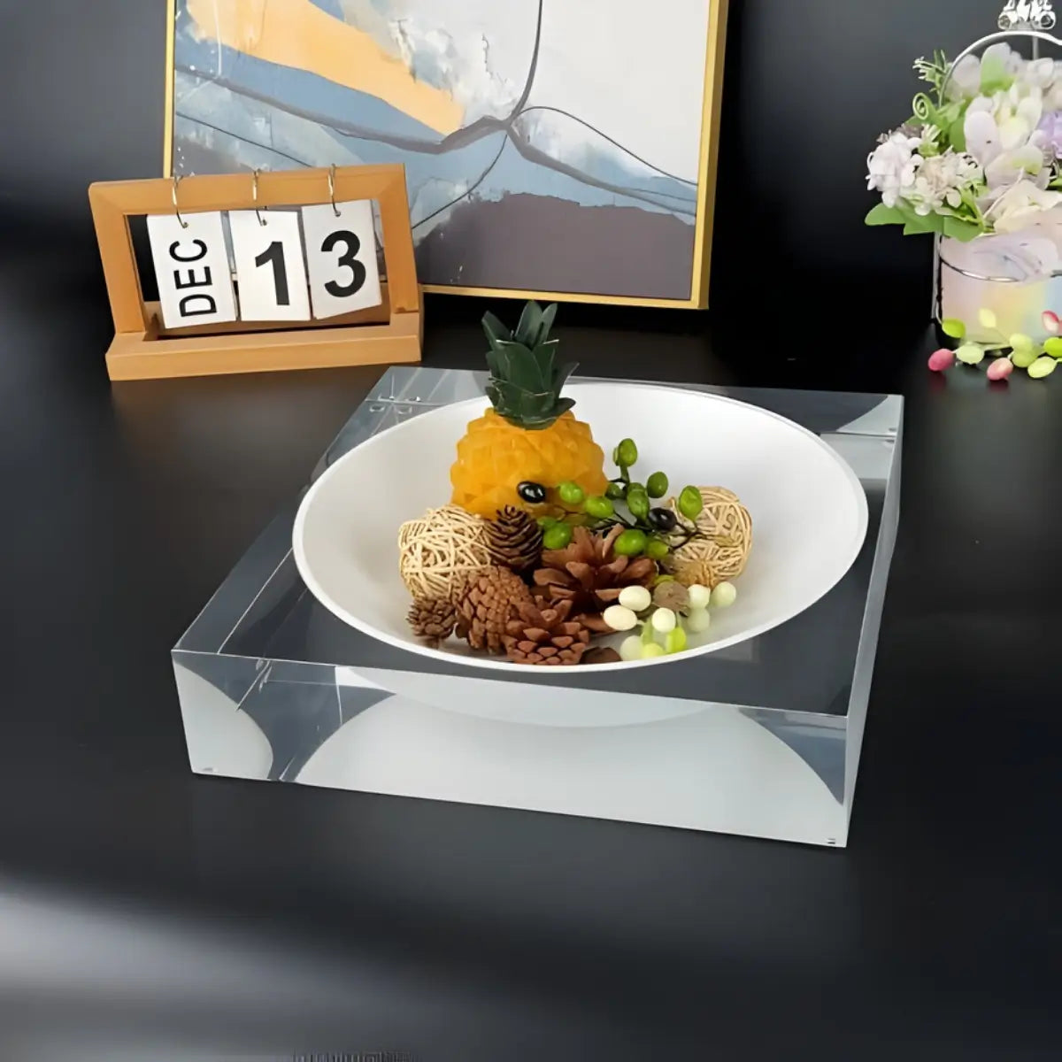 وعاء أكريليك مركزي – لون أبيض أنيق