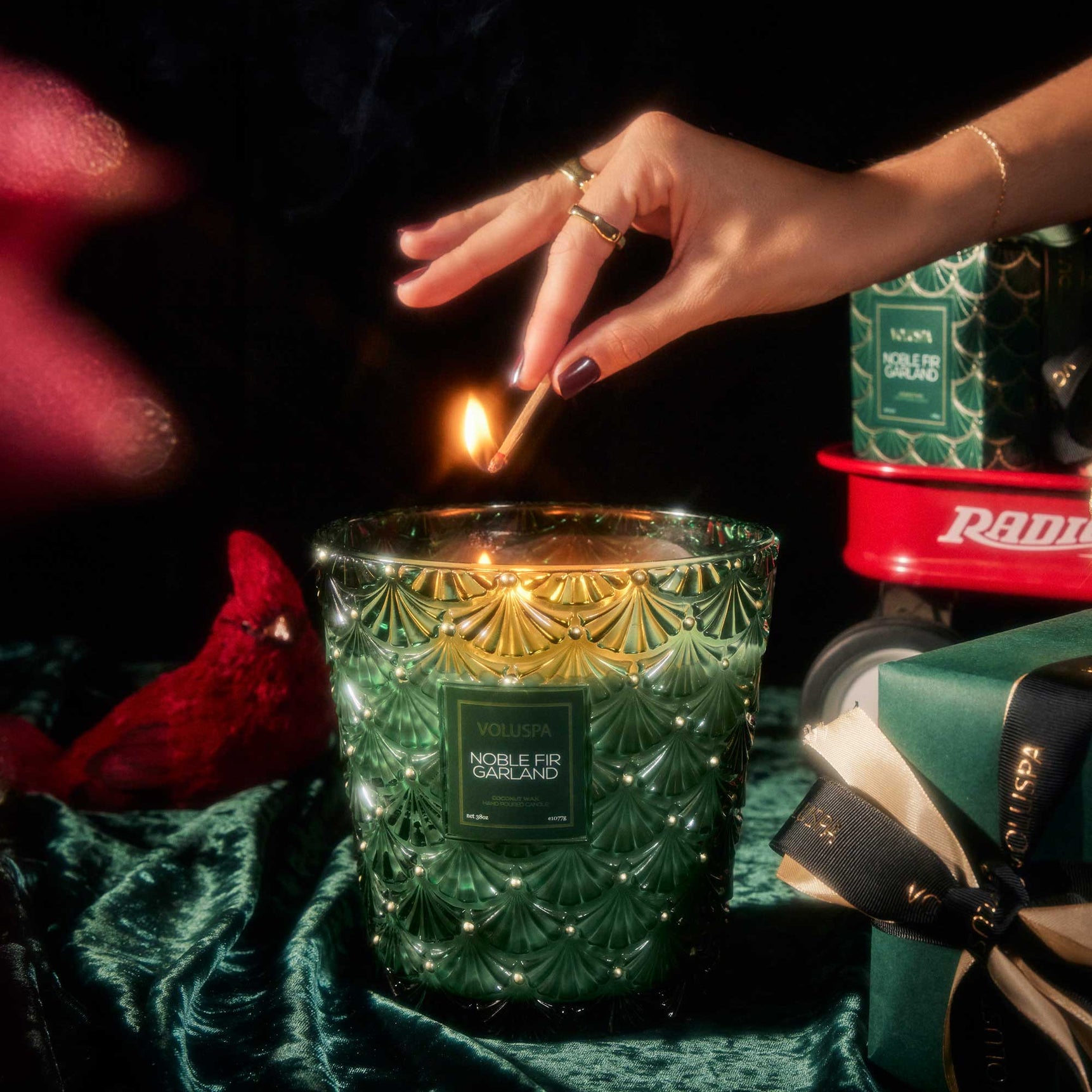 NOBLE FIR GARLAND - 3WICK HEARTH CANDLE 1077G - LAZADO