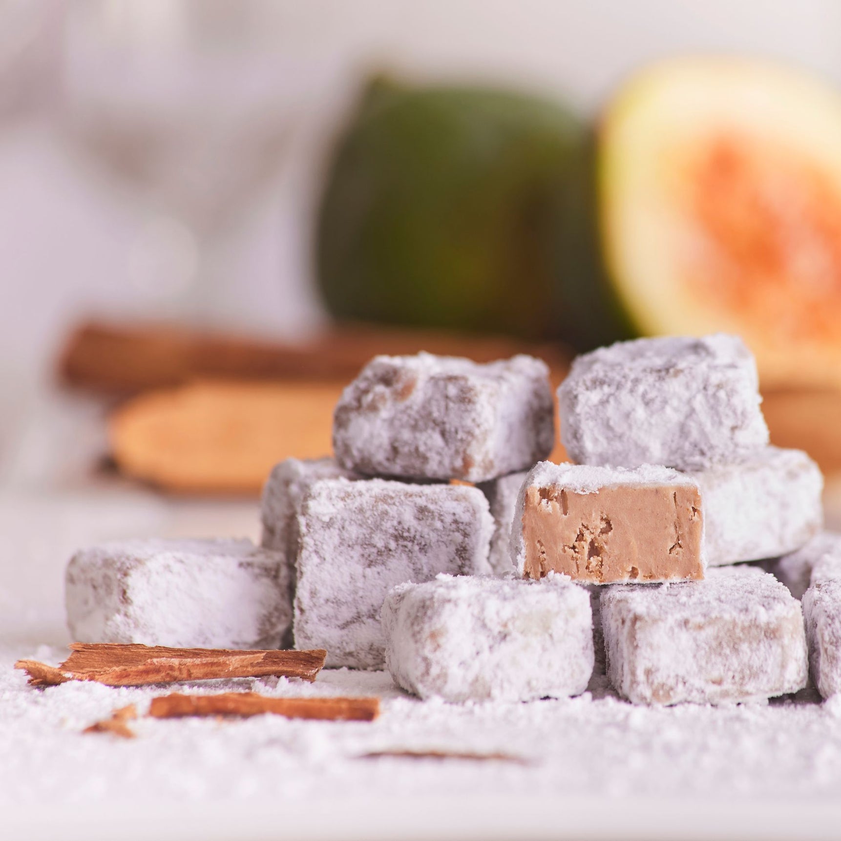 حلوى ناعمة بنكهة التين والقرفة المغطاة بالسكر البودرة - 200 غرام