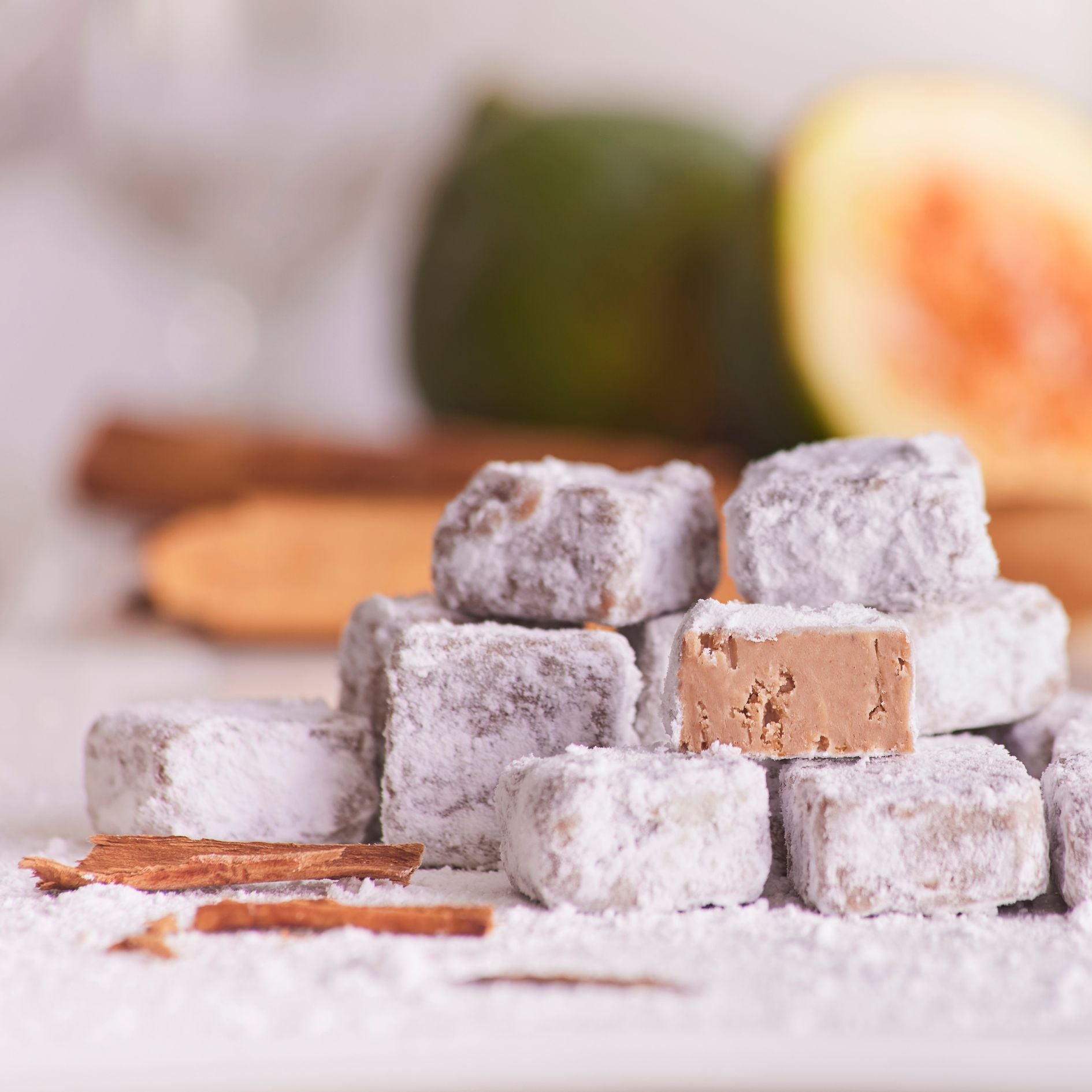 حلوى ناعمة بنكهة التين والقرفة المغطاة بالسكر البودرة - 200 غرام