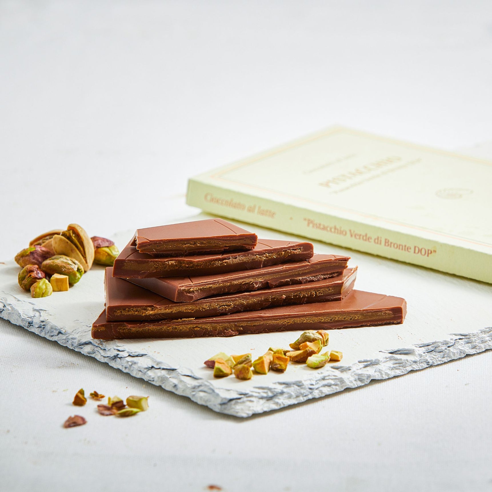 لوح شوكولاتة بالحليب والفستق من برونتي