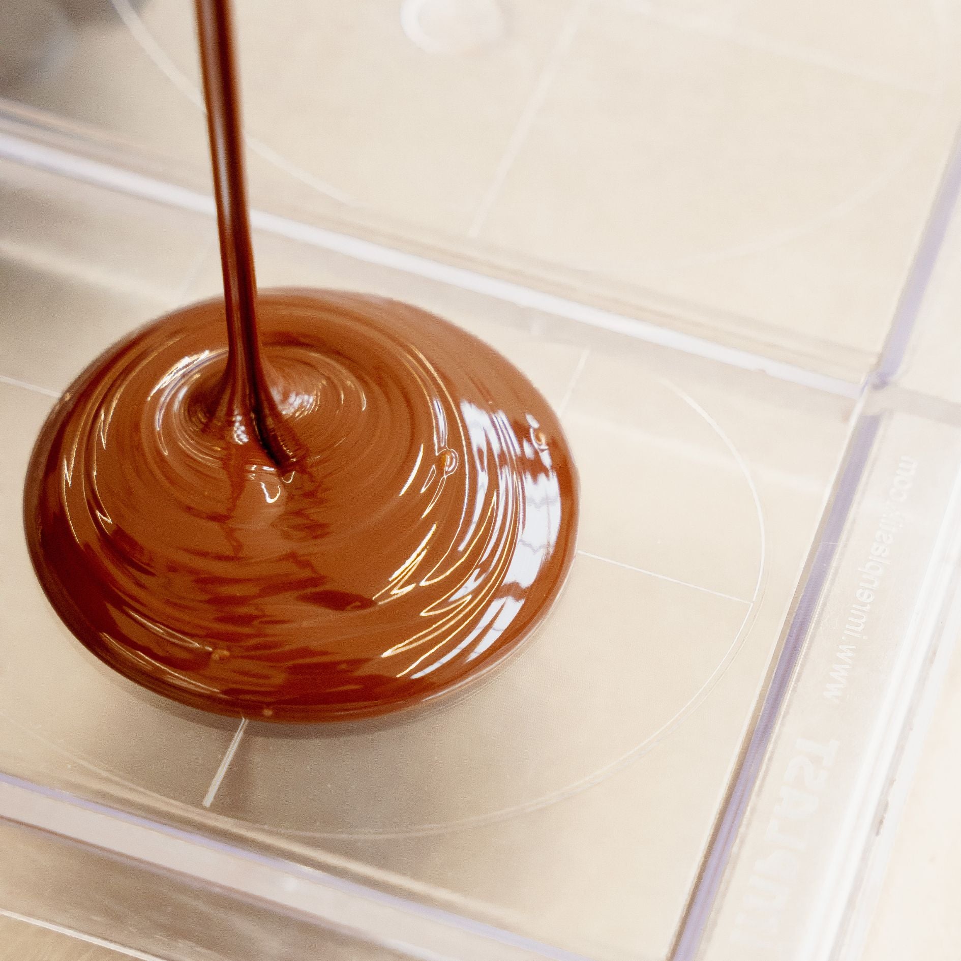 لوح شوكولاتة بالحليب والفستق من برونتي