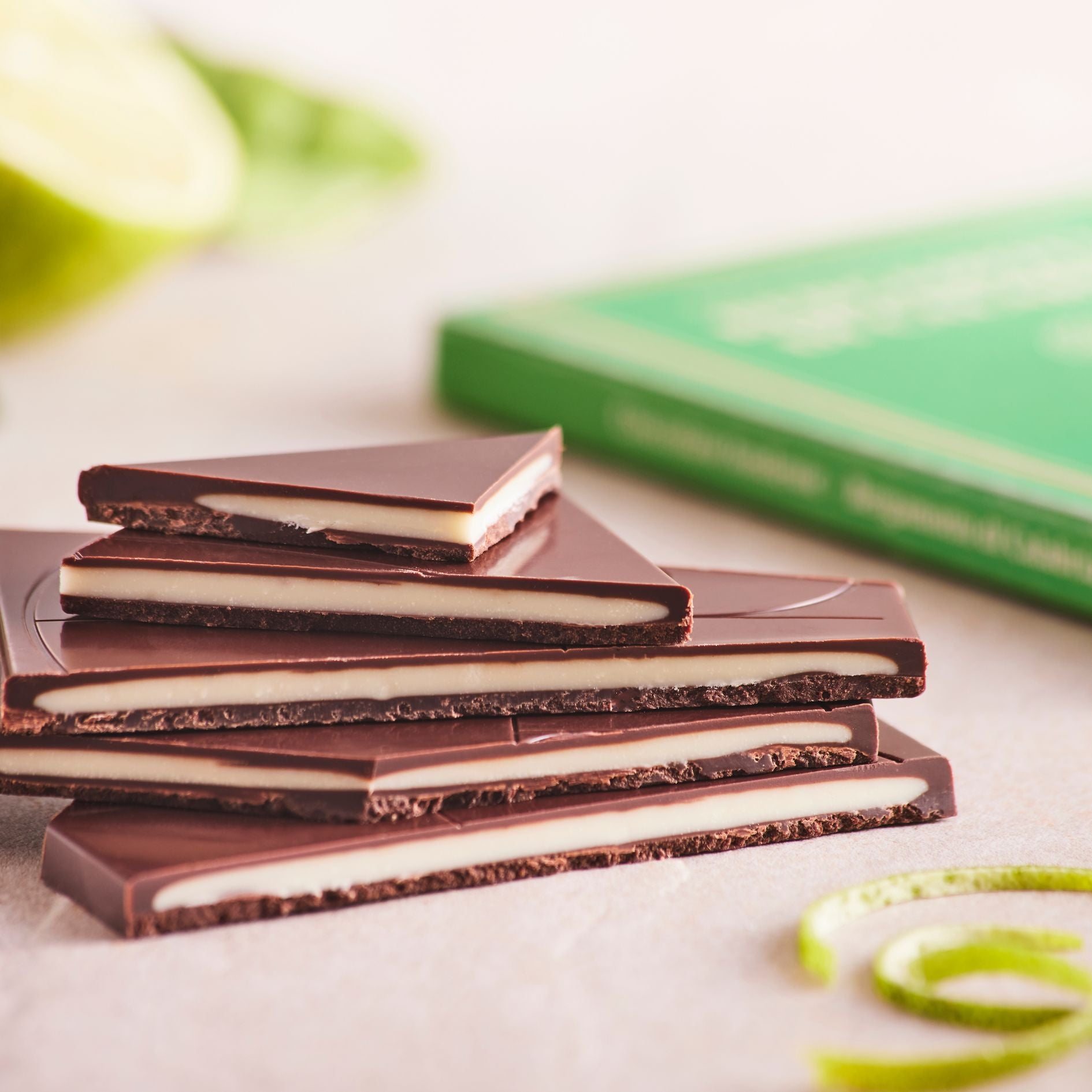 لوح شوكولاتة داكنة بحشوة البرغموت الكريمية