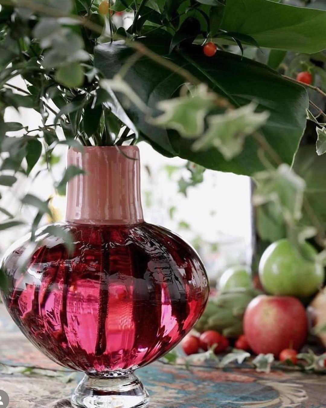 Small Vase Caneleto Pink by Vista Alegre - Close-up